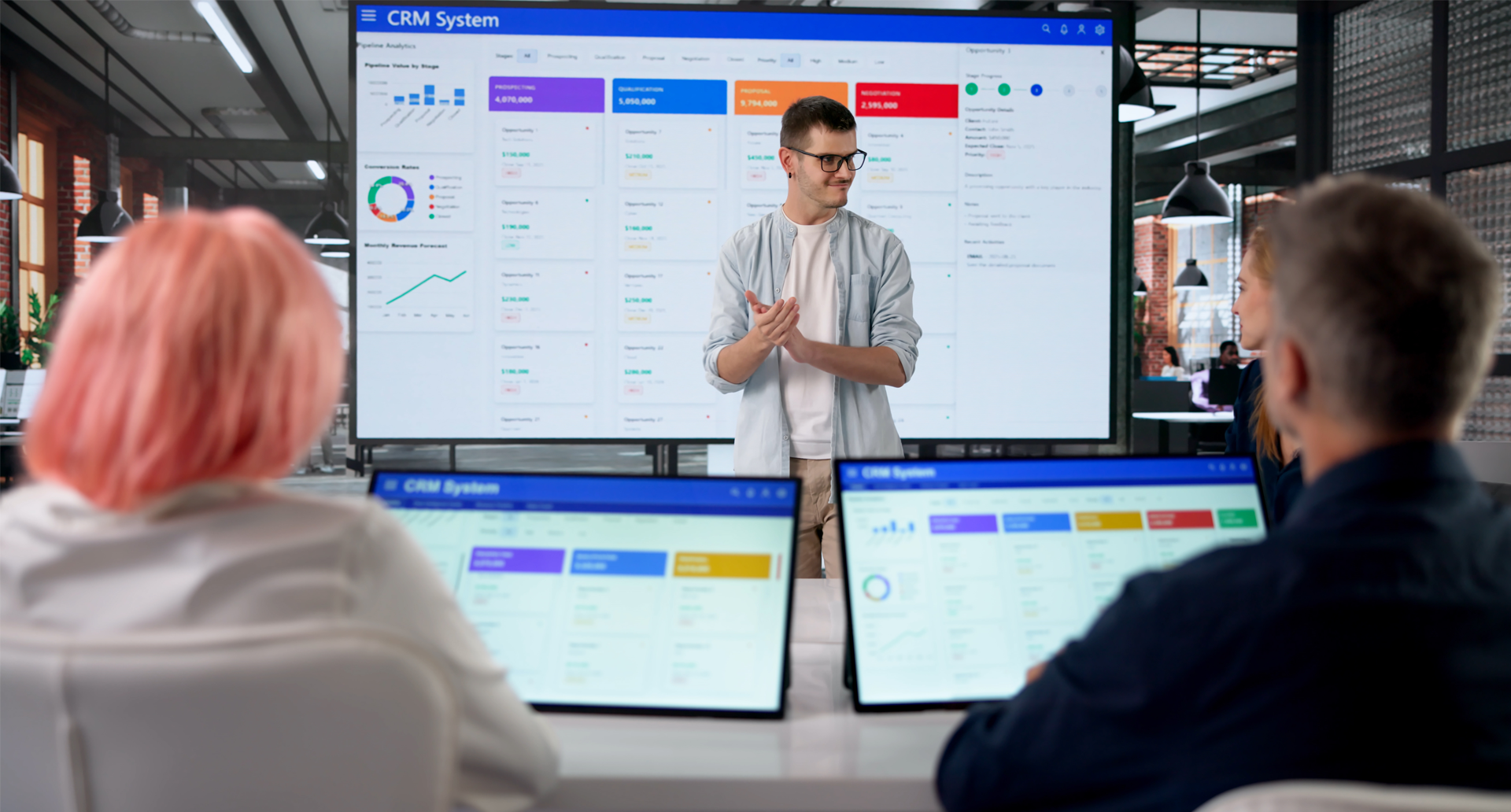 CRM e Sales Automation – Dove il Marketing Incontra le Vendite SEO CRO performance marketing – presentazione dashboard CRM System con pipeline di vendita e analytics a team aziendale